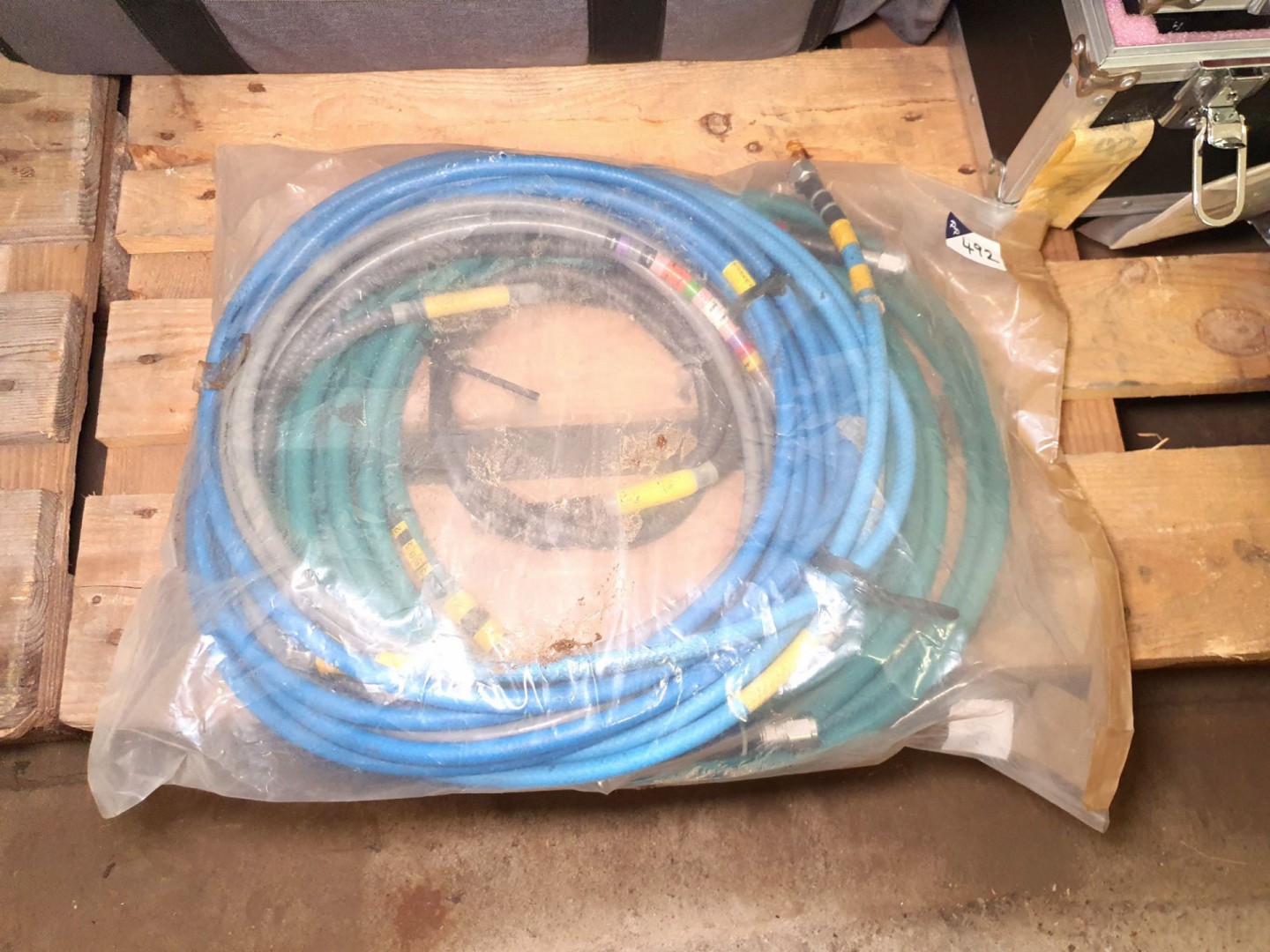 7x EIN-to-EIN cables in bag (B690) - Lot located a...