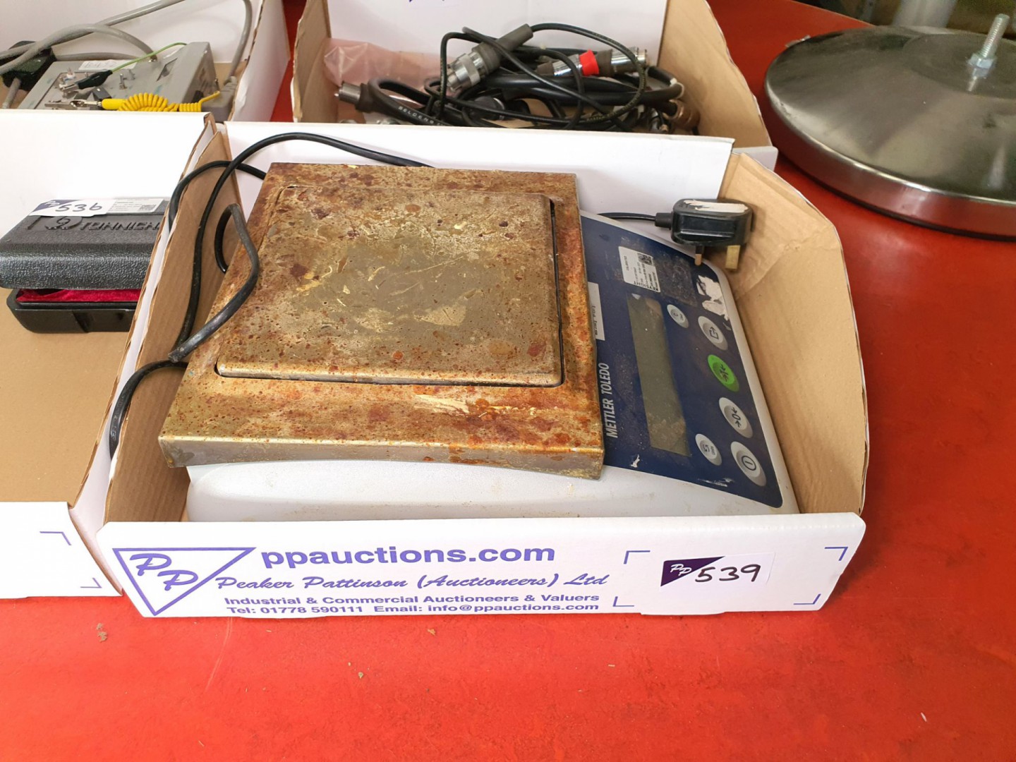 Mettler Toledo scales, 3100g max - Lot located at:...