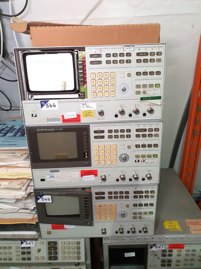 3x HP 3577A network analysers & box with spare boa...