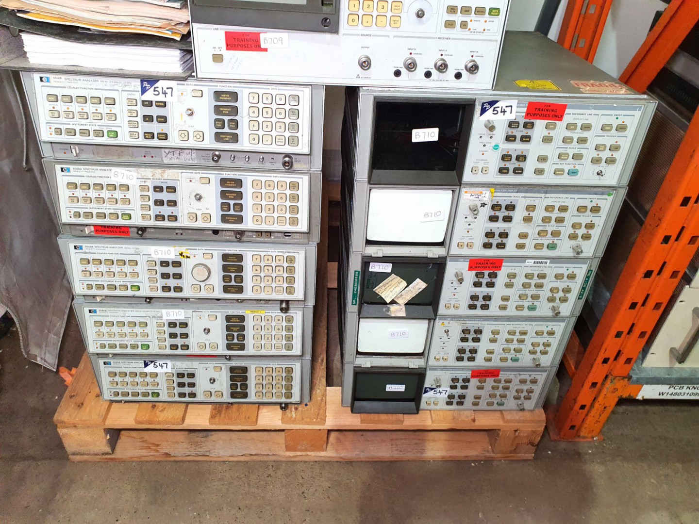 3x HP 8566B & 2x HP 8568 spectrum analysers with d...