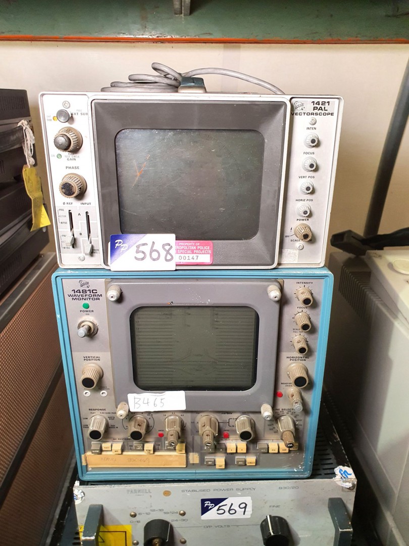 Tektronix 1481C waveform monitor & 1421 pal vector...
