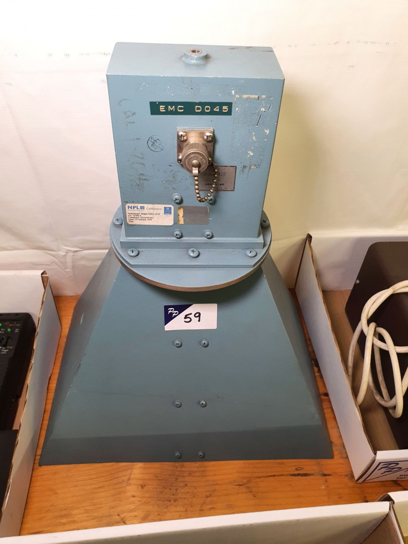 Singer EMA 1010 horn antenna (B582) - Lot located...
