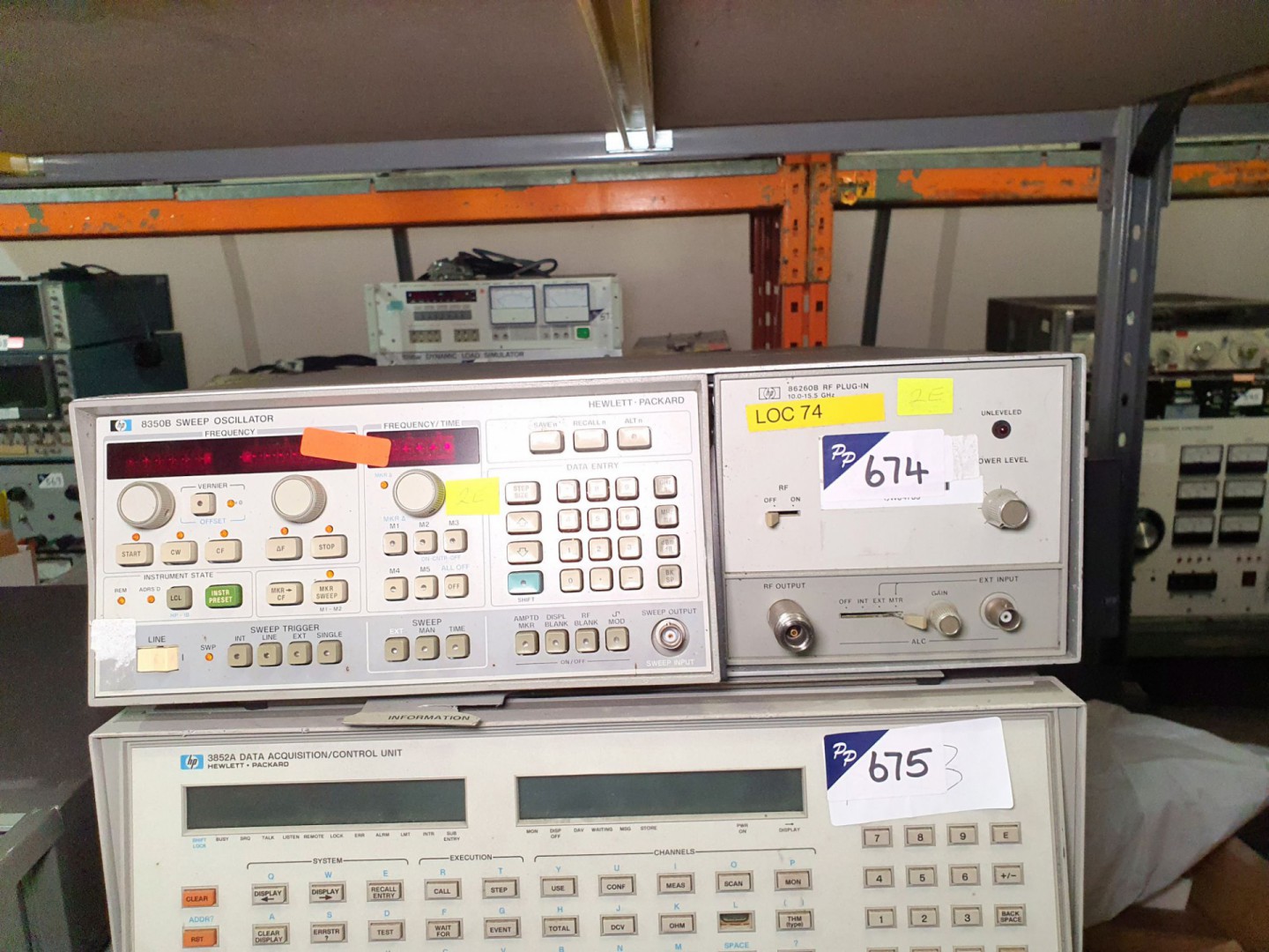 HP 8350B sweep oscillator with 86260B plug in, 10-...