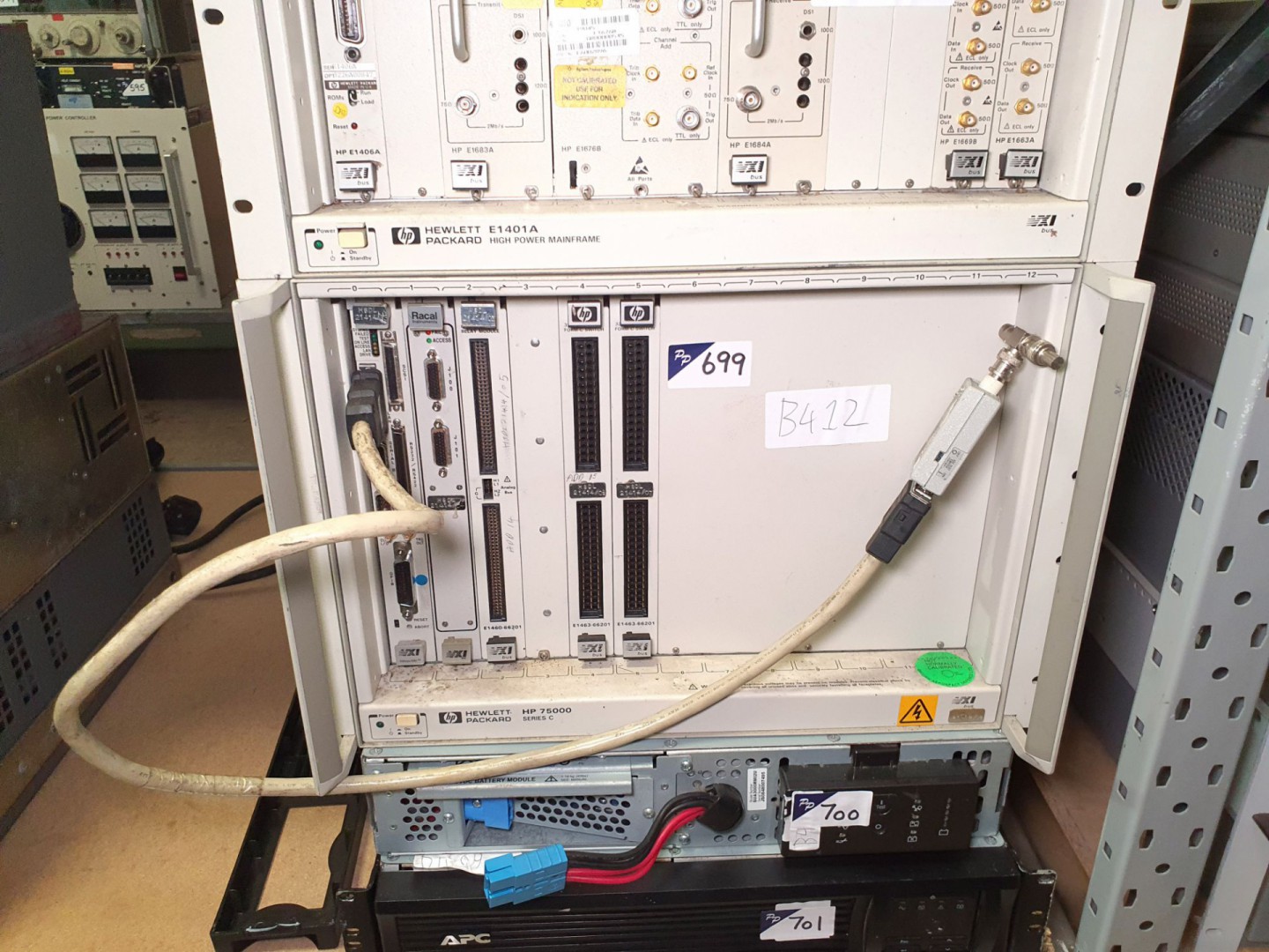 HP 75000 Series C E1400B VXI mainframe with VXI CP...