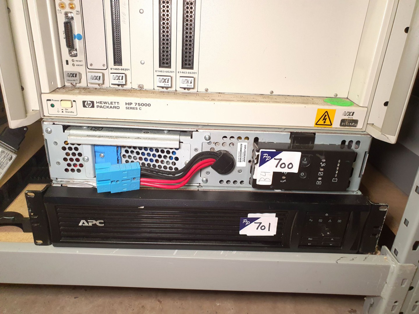 APC uninterruptable power supply SUA3000 RMI 2U (B...