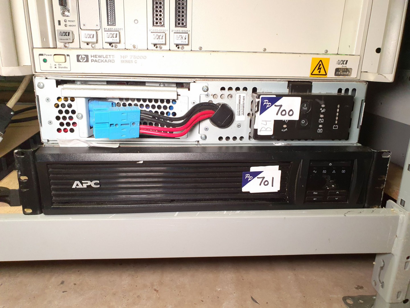 APC uninterruptable power supply SMT 2200 RM 12U (...