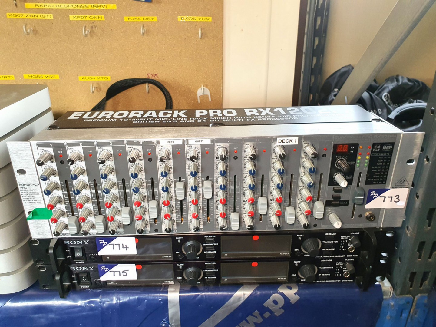 Behringer Eurorack Pro RX1202FX mix / line rack mi...