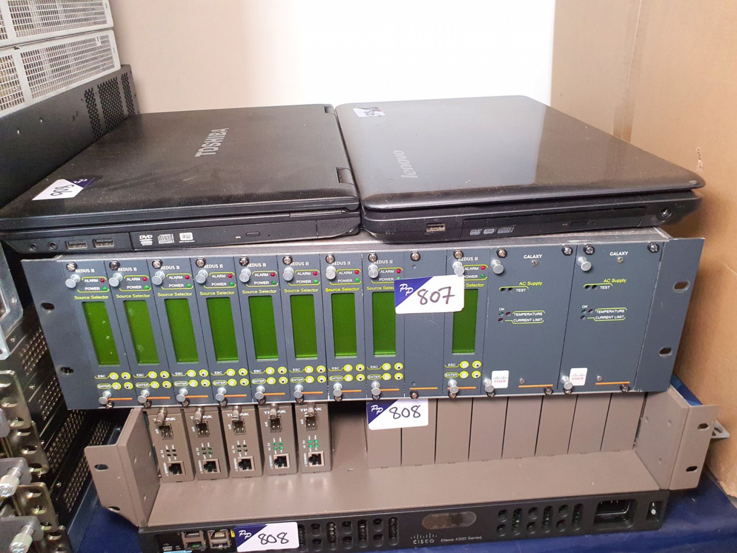 Cisco modular frame inc: 2x Galaxy AC supplies, 9x...