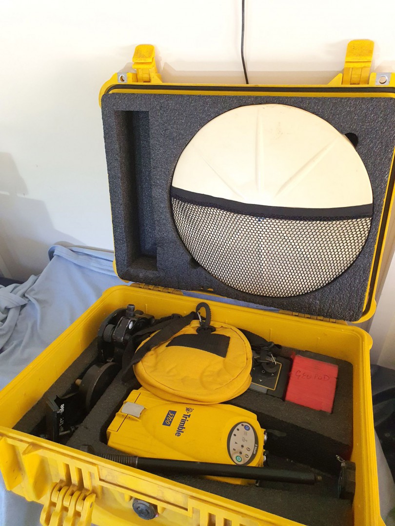 Trimble 5700 GPS receiver with Trimble TDL 450L re...