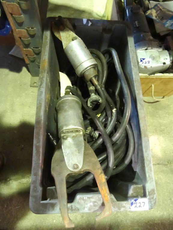 2x pneumatic compression riveters in plastic crate...