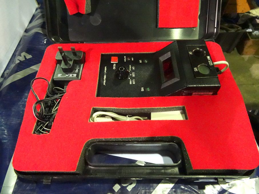 Leuy Hill Mk5 1125 white & black light tester in c...