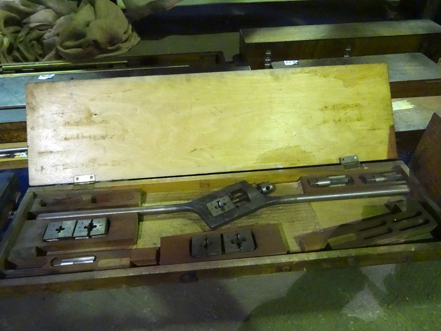 Tapping set in wooden case - lot located at: PP Sa...