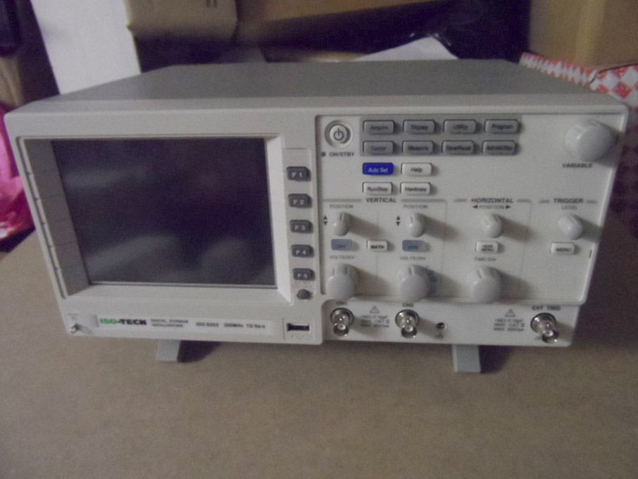 ISO-TECH IDS8202 200MHz digital oscilloscope, 2 ch...