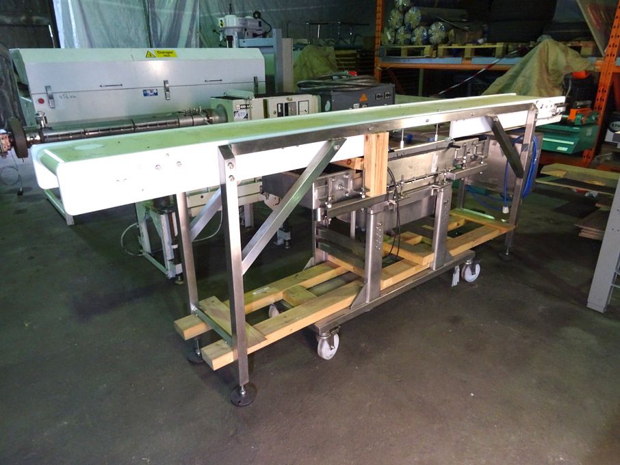 UPM Conveyor, 300mm wide mobile powered conveyor -...
