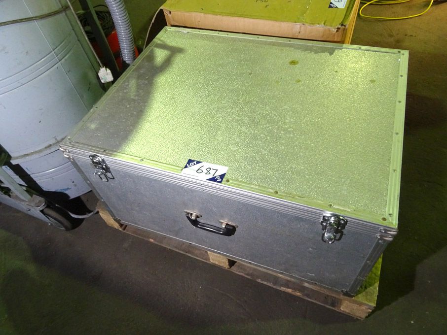 Metal transport case, 800x400x600mm - lot located...