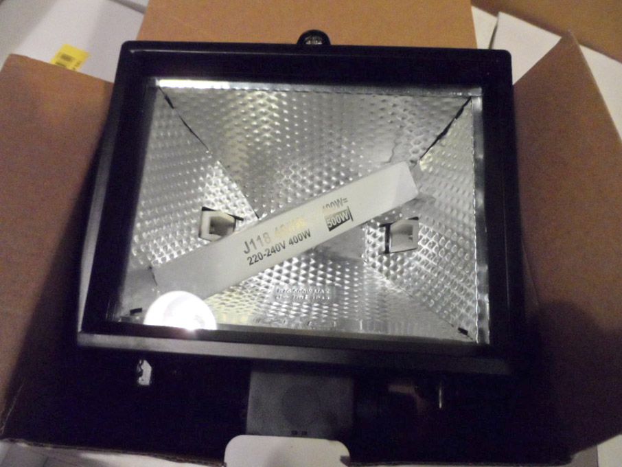30x 150/500W halogen floodlight, swivel mount, IP4...