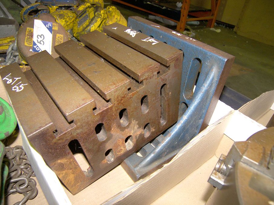 CI angle plate & 'T' slotted CI cube to 180x230x15...