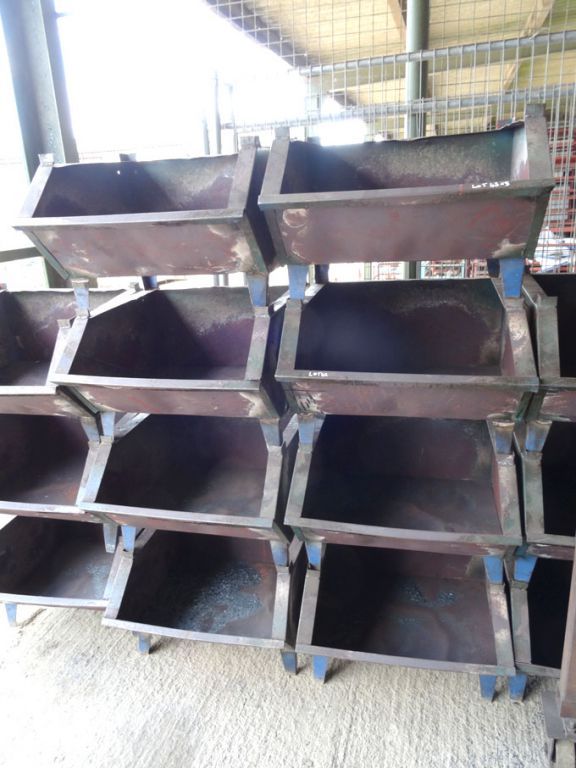 8x metal stackable stillages, 600x600x300mm