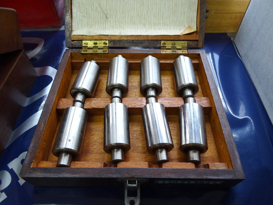Surface finish texture comparator gauge set