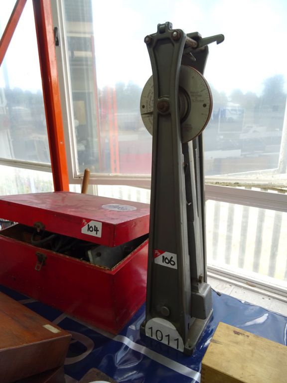 Hounsfield bench mounted balance impact testing ma...