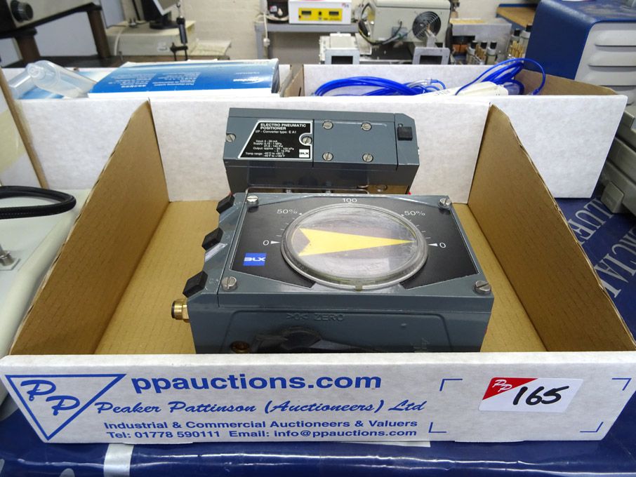 2x Electro type EA1 pneumatic positioners