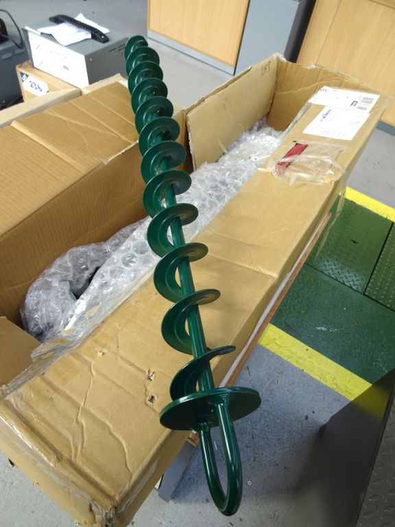 4x 1000mm screw-in anchoring pegs