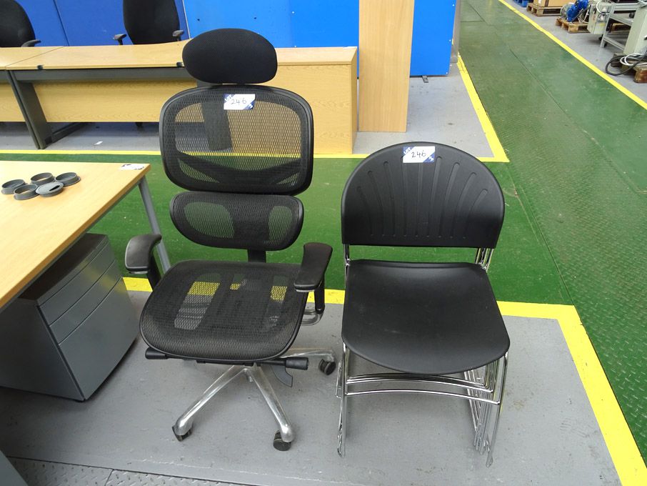 Bantch black swivel office chair, 4x chrome legged...