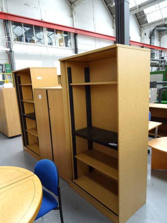 3x light oak effect storage cupboards, 2x 1000x200...