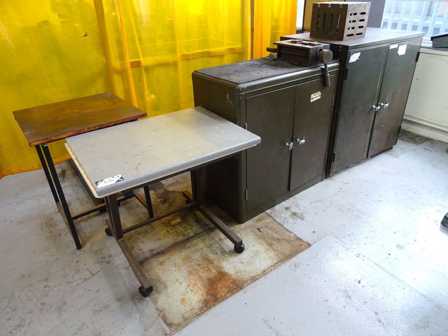 2x 2 door metal cupboards, 880x460x920mm high / 91...