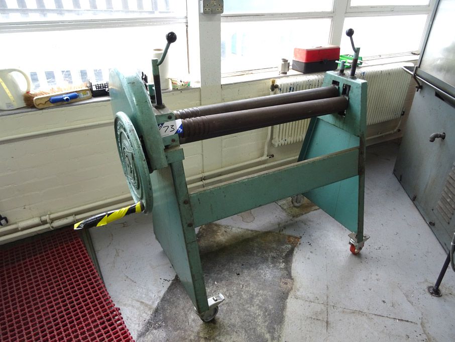Edwards 36" manual rolls