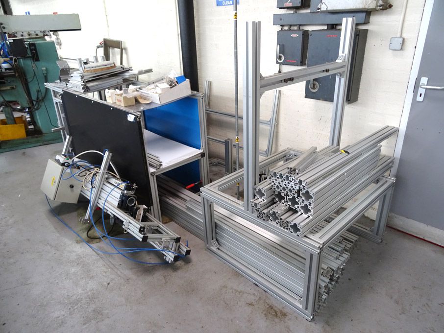 Qty various aluminium 'T' slotted universal framin...