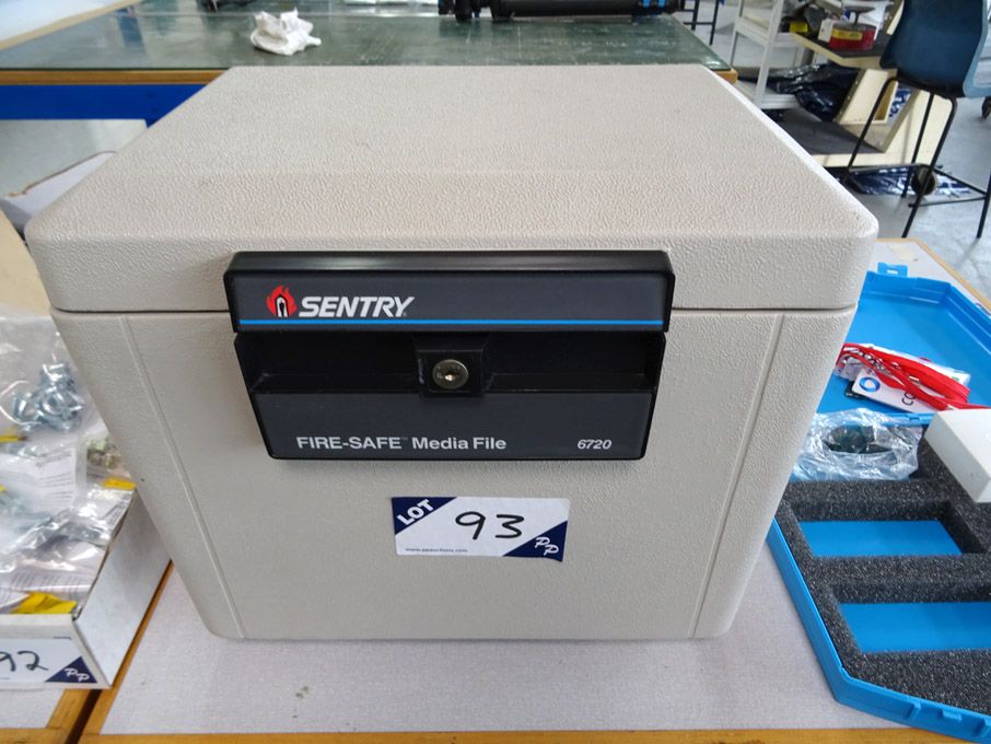 Sentry 6720 media file fire safe (no key)
