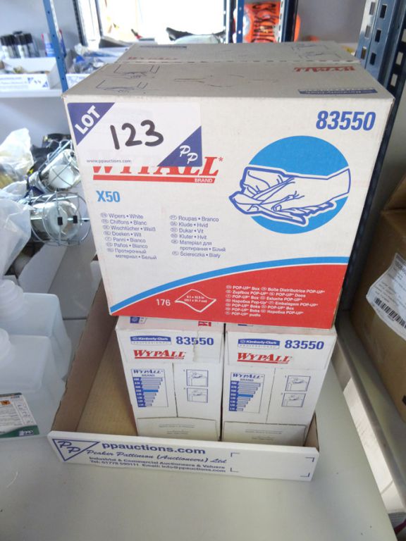 4 boxes Kimberley Clark Wypall X50 cleaning cloths...