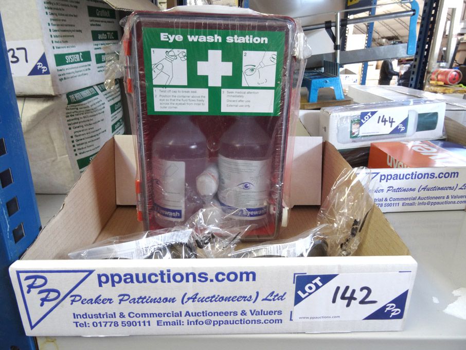 Eyewash station & 2x pairs safety glasses - (packa...