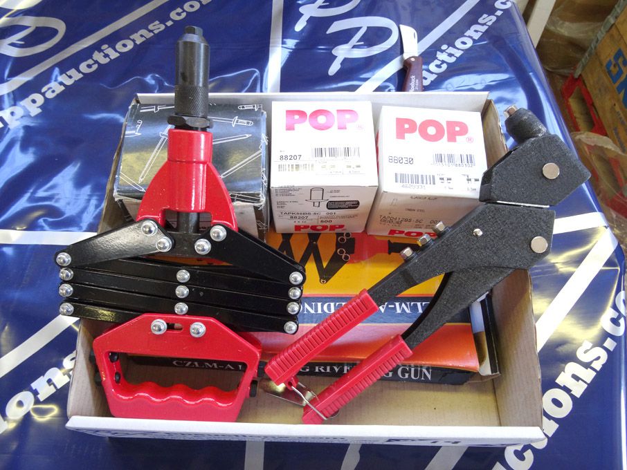 Rivet gun with a folding rivet gun and Qty rivets...