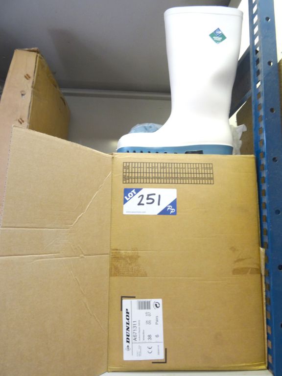 6 pairs Dunlop Acifort size 5 white steel toe capp...