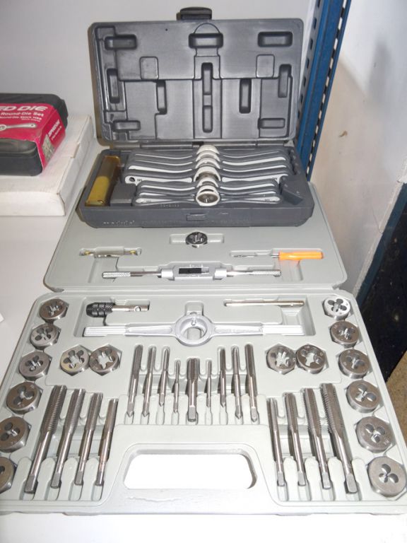 Roebuck 8 piece round die set & 40 piece carbon st...