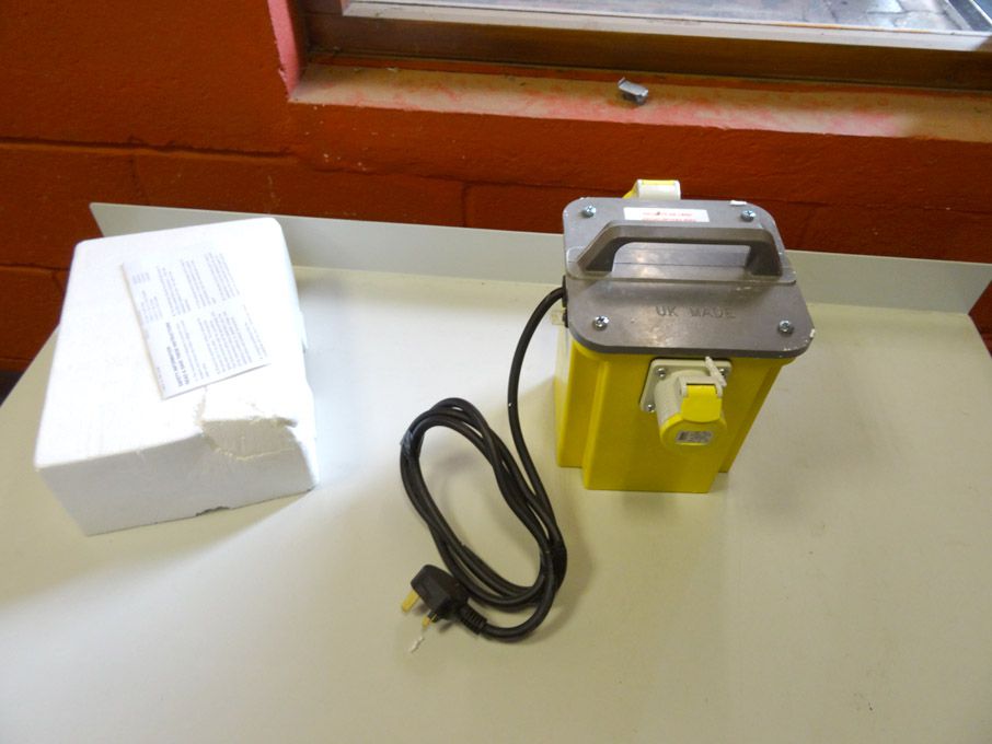Defender 110v Transformer, 3000va, 1x 32A output -...