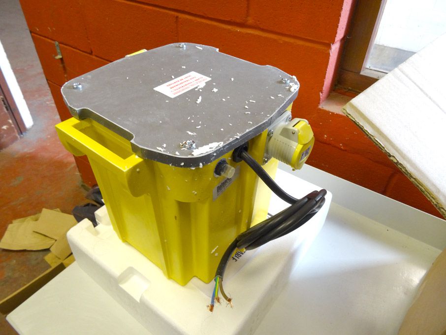 Defender 110v transformer, 5kva, 1x 32A & 2x 16A o...