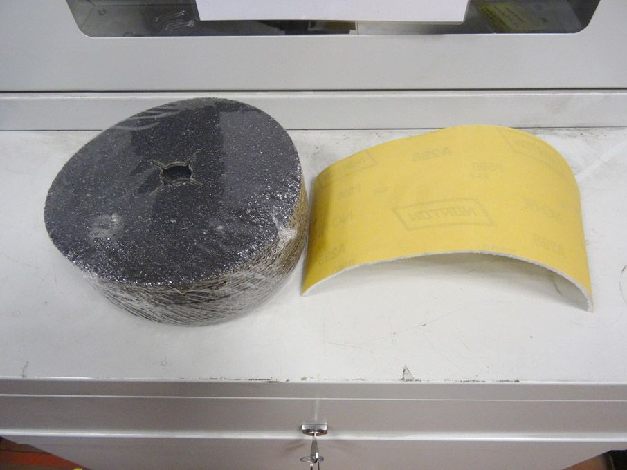 Qty 3M P24 180mm diameter sanding discs & Qty Nort...