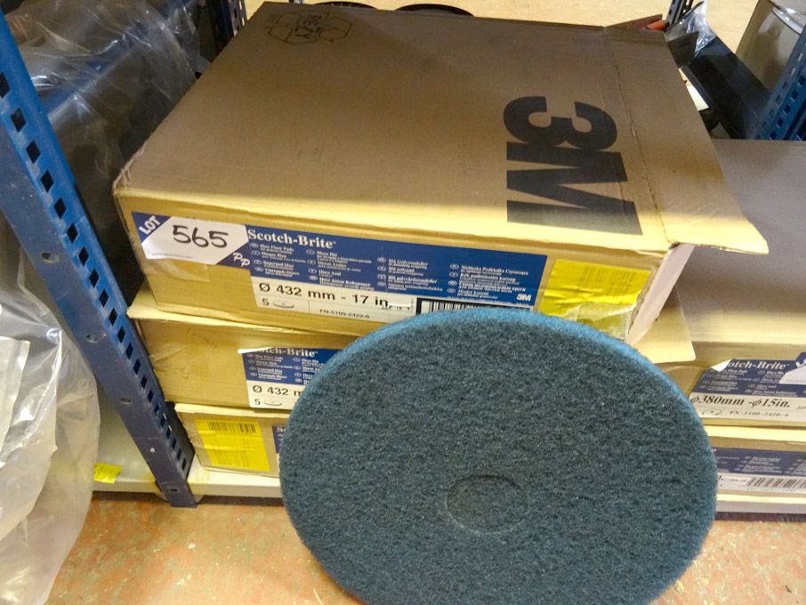3 boxes (5 per box) 3M Scotch Brite 432mm floor cl...