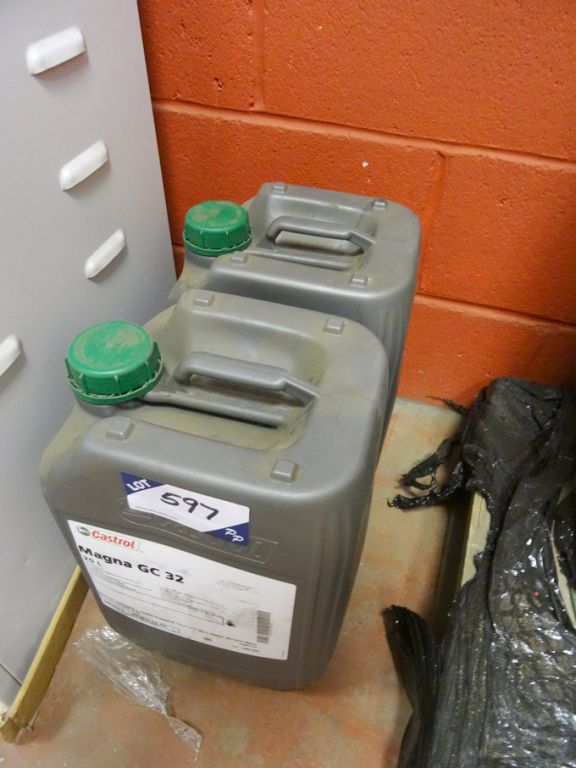 2x 20ltr drums Castrol Magna GC32 slideway oil -...