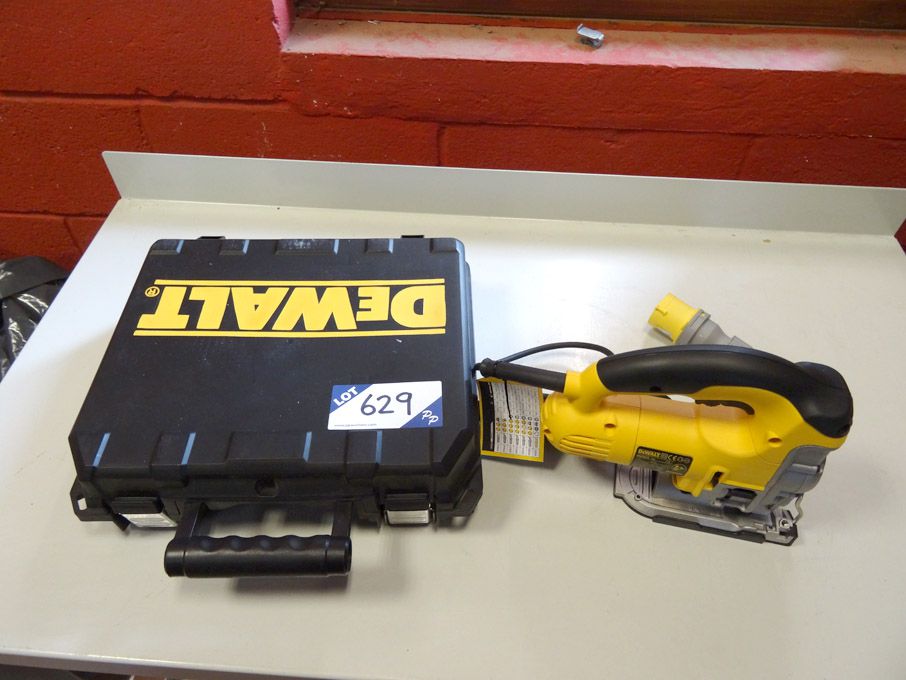 Dewalt DW331K jigsaw, 110v, 701W, 0-3100rpmm, to 1...