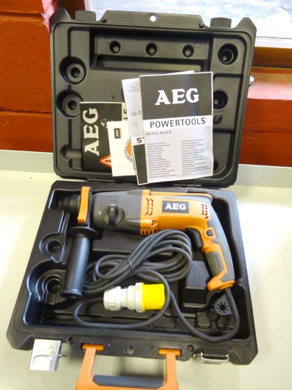 AEG KH24E impact hammer drill, 110v, 720W, 0-1500r...