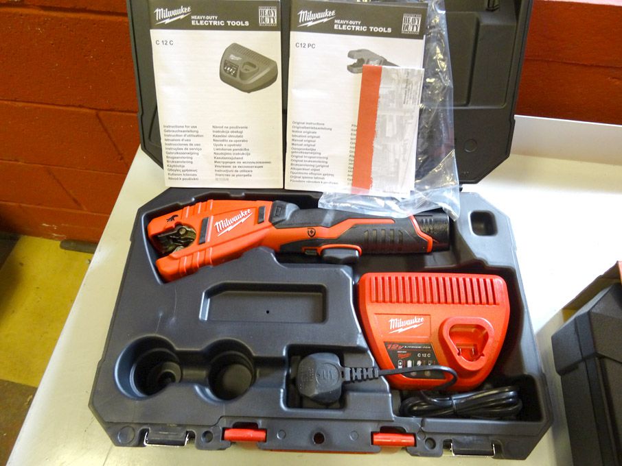 Milwaukee M12 C12PC-21C cordless pipe cutter, 12v,...