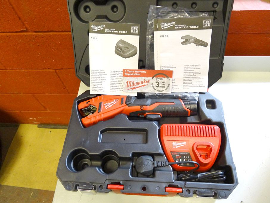Milwaukee M12 C12PC-21C cordless pipe cutter, 12v,...