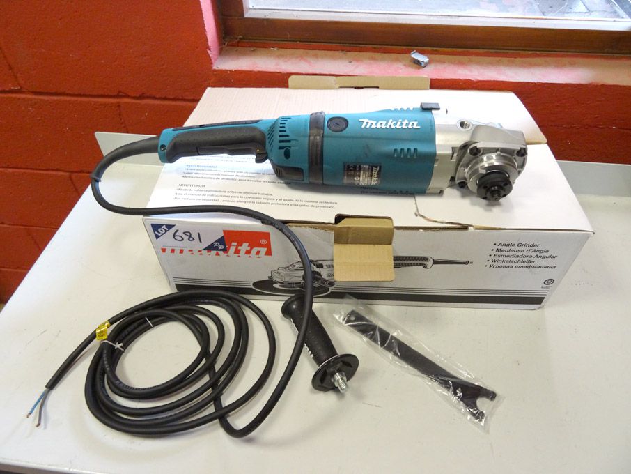 Makita GA7040S angle grinder, 110v, 2400W, 8500rpm...
