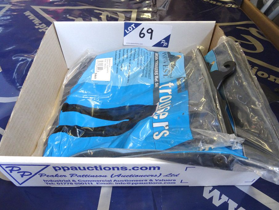 2x Portwest Rainwear medium navy waterproof trouse...