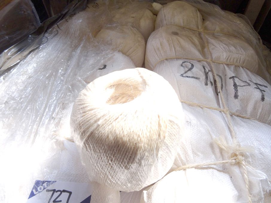 140 approx balls of string on pallet - (packaged &...