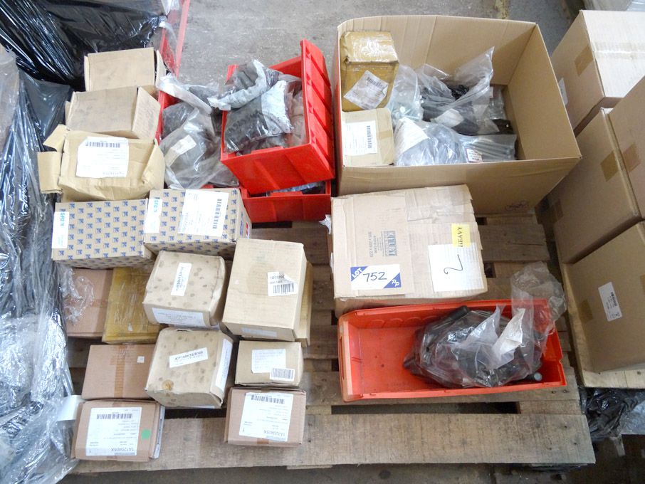 Qty various metric / imperial high tensile screws...